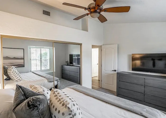 New Listing Stylish 4 Bdrm Wpool And Game * Phoenix
