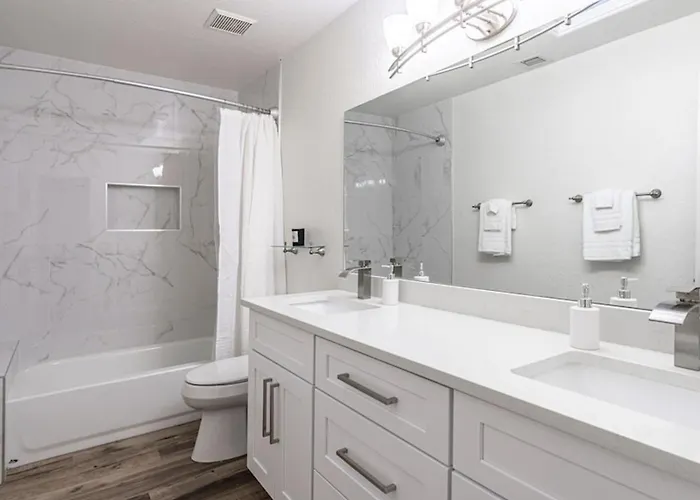 Holiday home New Listing Stylish 4 Bdrm Wpool And Game