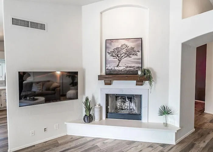 New Listing Stylish 4 Bdrm Wpool And Game Holiday home Phoenix