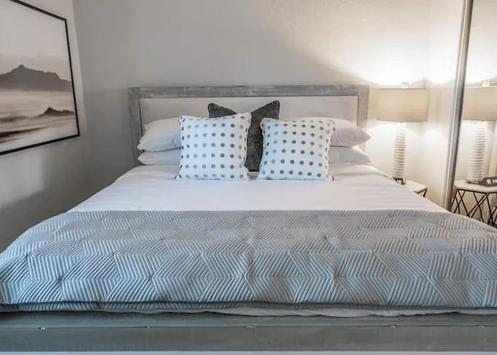 Holiday home New Listing Stylish 4 Bdrm Wpool And Game