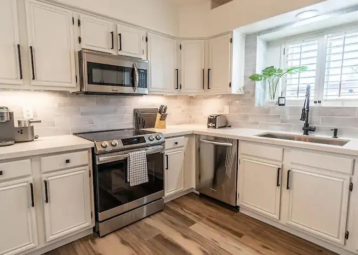 New Listing Stylish 4 Bdrm Wpool And Game Holiday home