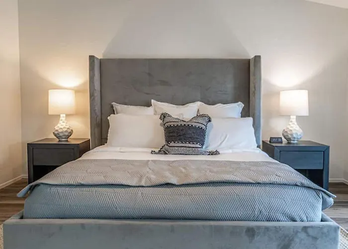 New Listing Stylish 4 Bdrm Wpool And Game *
