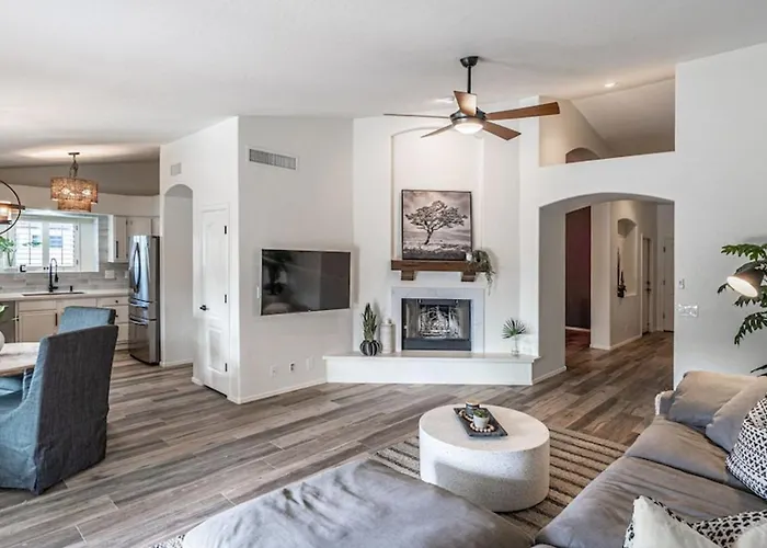 New Listing Stylish 4 Bdrm Wpool And Game Holiday home Phoenix