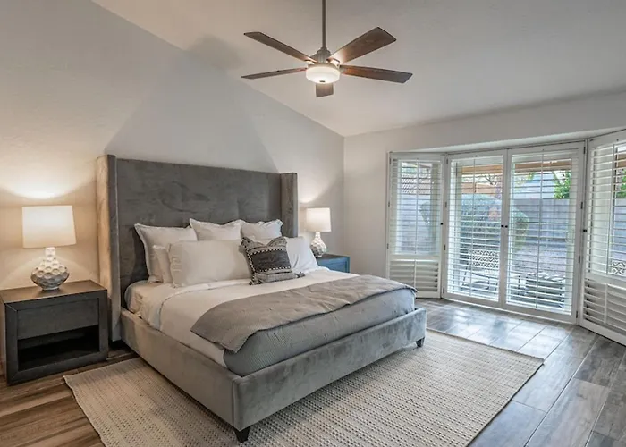 New Listing Stylish 4 Bdrm Wpool And Game Holiday home *